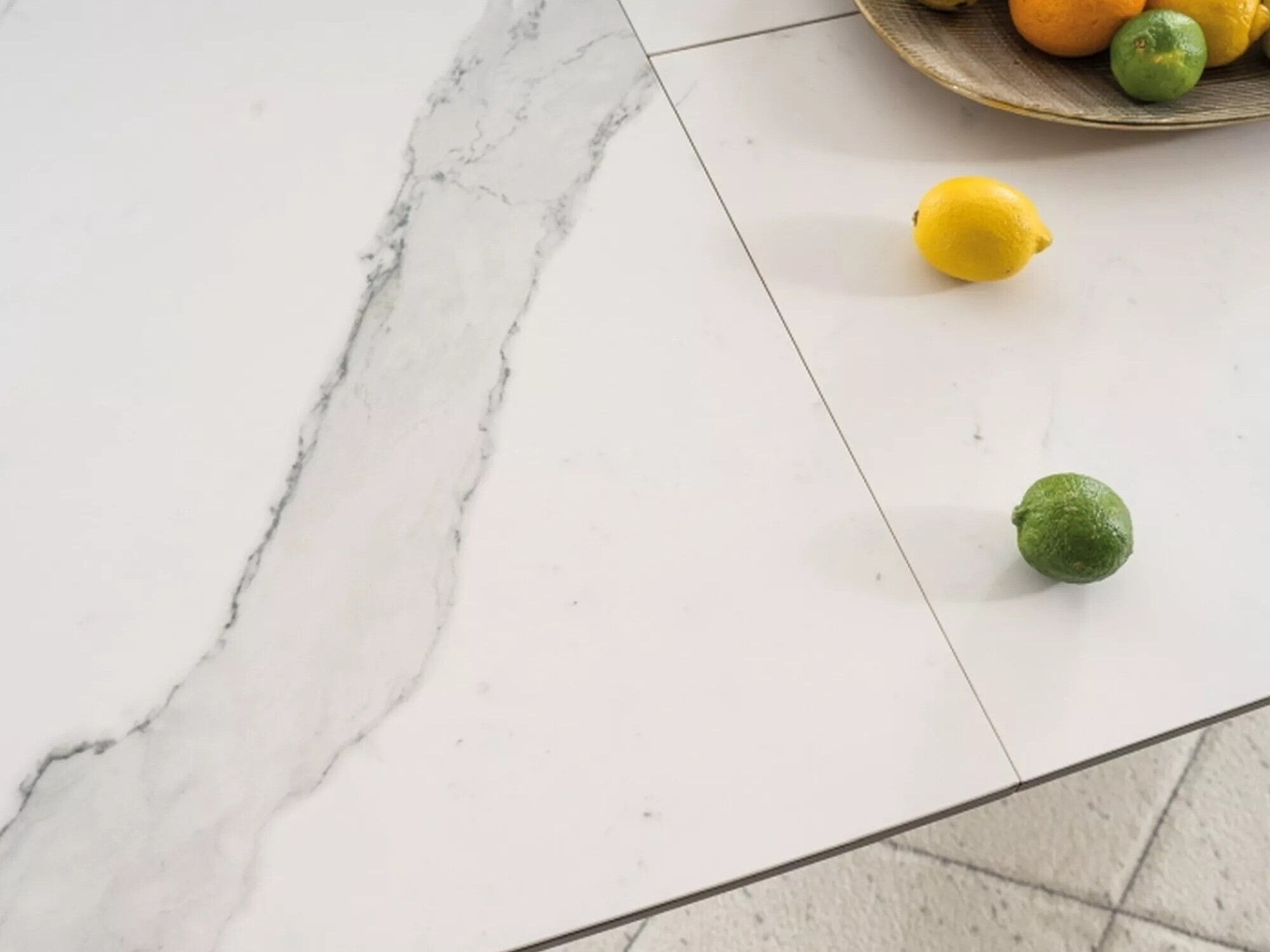 Tafel Detroit 116 (Wit marmer + Zwart)