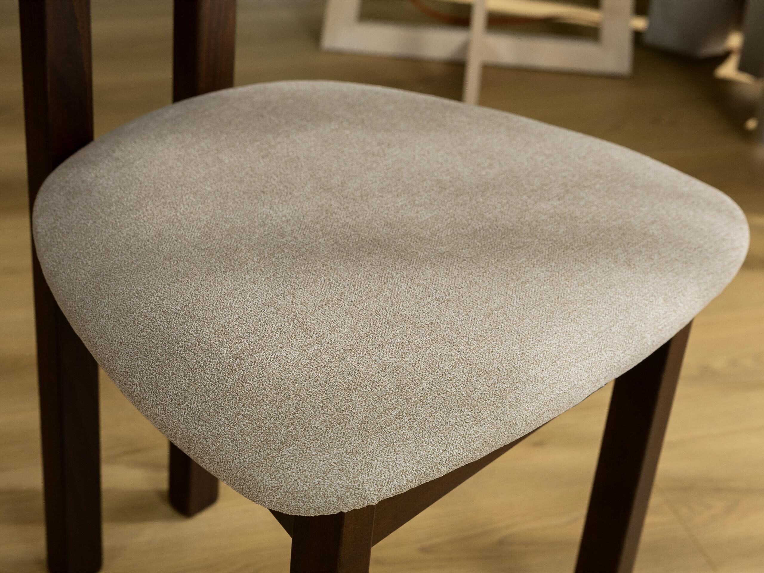 Stoel Victorville 382 (Notenhout)