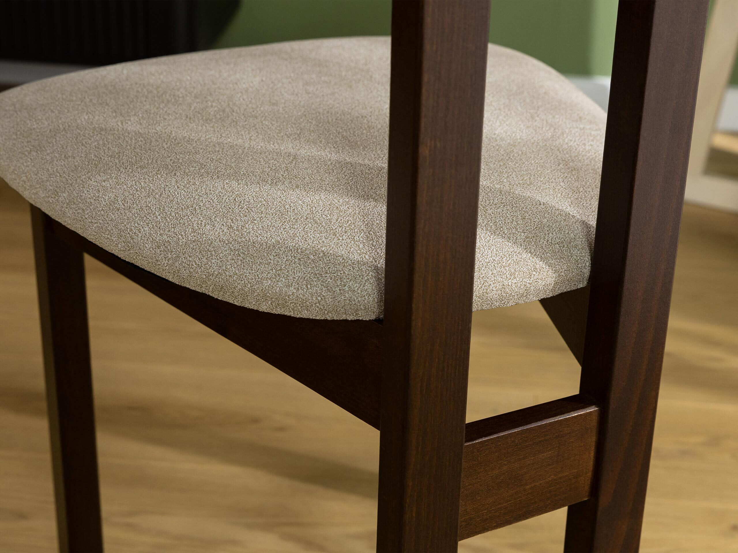 Stoel Victorville 382 (Notenhout)